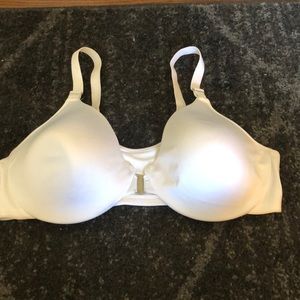 White 42 C vanity Fair bra
